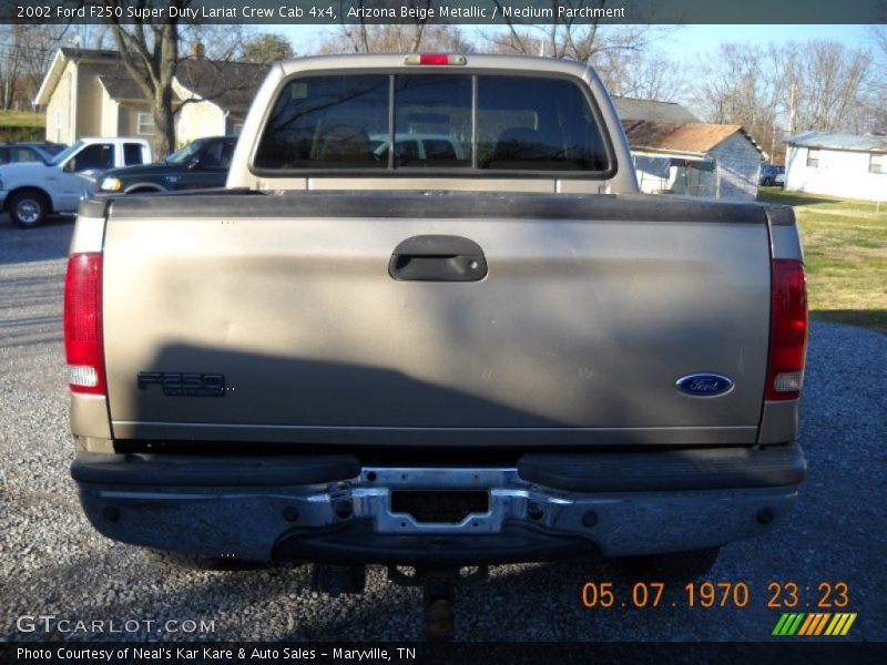 Arizona Beige Metallic / Medium Parchment 2002 Ford F250 Super Duty Lariat Crew Cab 4x4