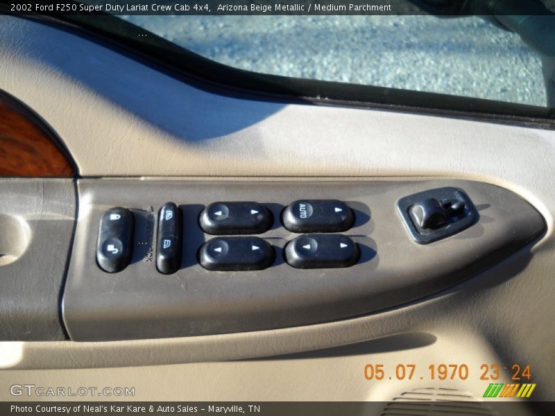 Arizona Beige Metallic / Medium Parchment 2002 Ford F250 Super Duty Lariat Crew Cab 4x4