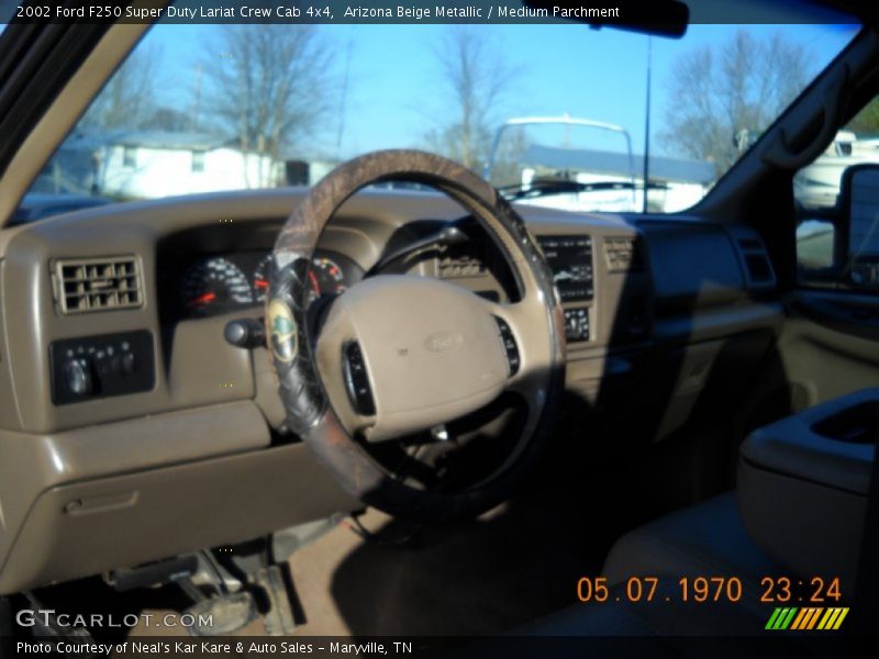 Arizona Beige Metallic / Medium Parchment 2002 Ford F250 Super Duty Lariat Crew Cab 4x4