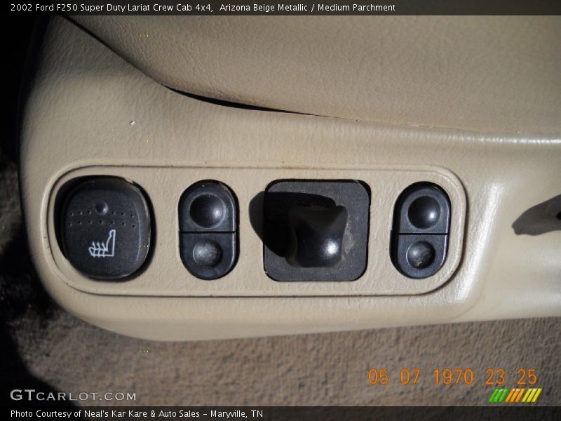 Arizona Beige Metallic / Medium Parchment 2002 Ford F250 Super Duty Lariat Crew Cab 4x4
