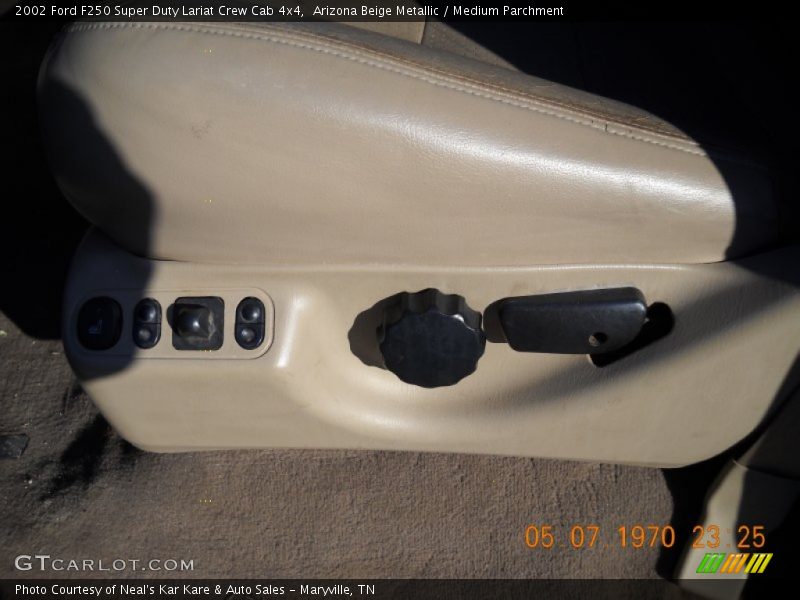 Arizona Beige Metallic / Medium Parchment 2002 Ford F250 Super Duty Lariat Crew Cab 4x4
