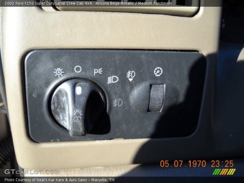 Arizona Beige Metallic / Medium Parchment 2002 Ford F250 Super Duty Lariat Crew Cab 4x4