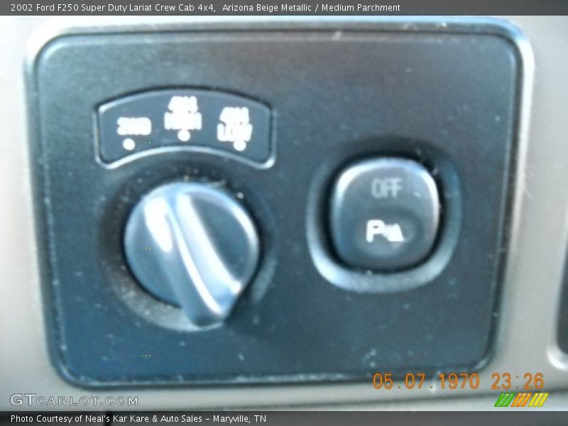 Arizona Beige Metallic / Medium Parchment 2002 Ford F250 Super Duty Lariat Crew Cab 4x4