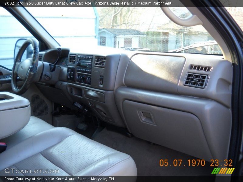 Arizona Beige Metallic / Medium Parchment 2002 Ford F250 Super Duty Lariat Crew Cab 4x4