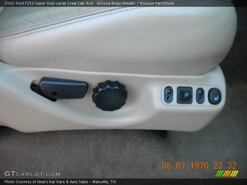 Arizona Beige Metallic / Medium Parchment 2002 Ford F250 Super Duty Lariat Crew Cab 4x4