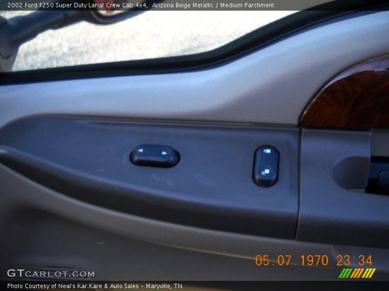 Arizona Beige Metallic / Medium Parchment 2002 Ford F250 Super Duty Lariat Crew Cab 4x4