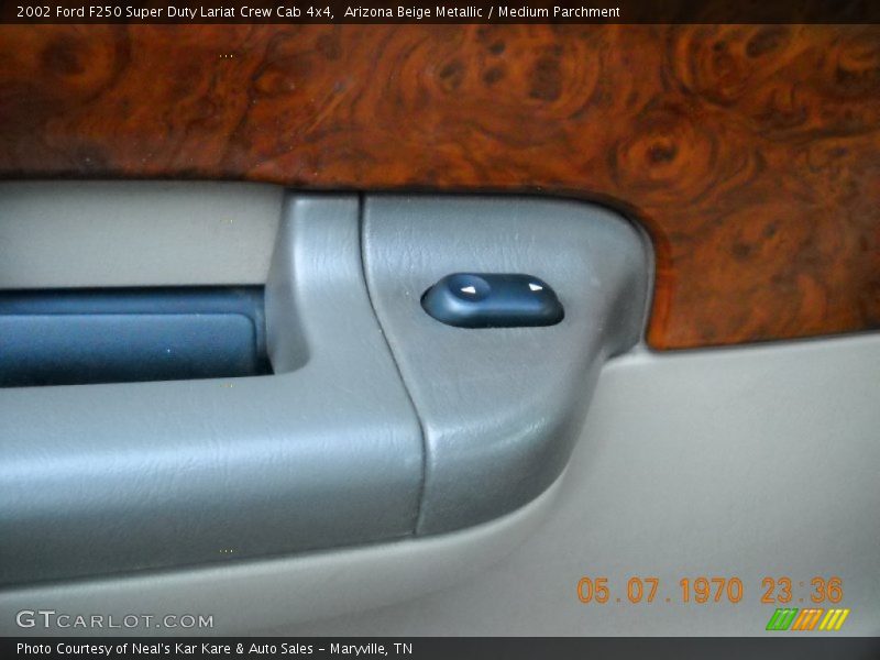 Arizona Beige Metallic / Medium Parchment 2002 Ford F250 Super Duty Lariat Crew Cab 4x4