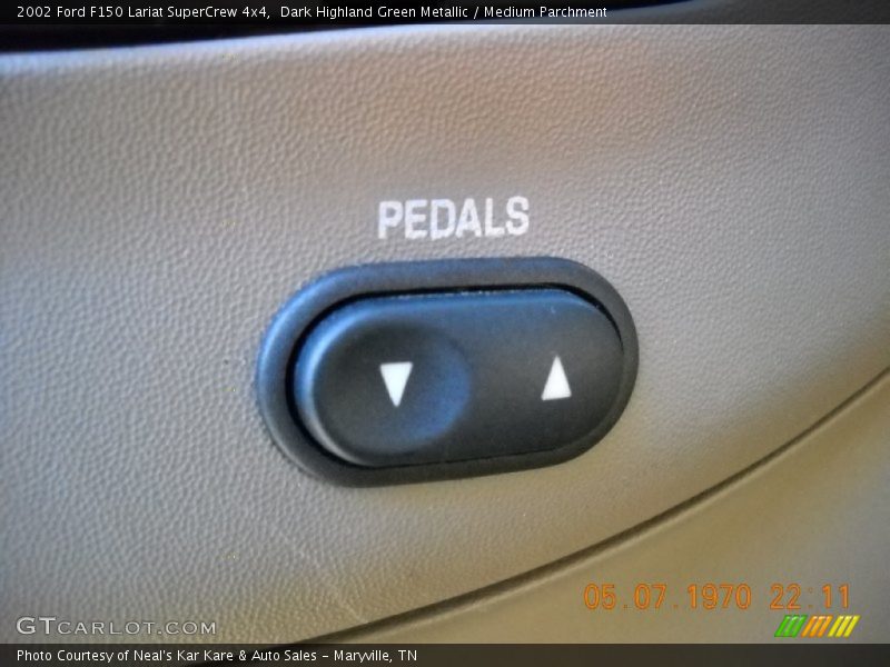 Dark Highland Green Metallic / Medium Parchment 2002 Ford F150 Lariat SuperCrew 4x4