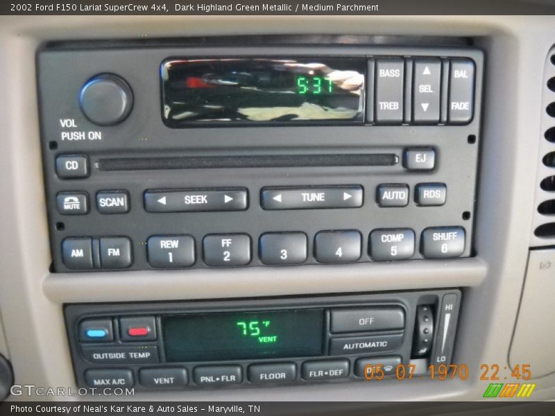 Dark Highland Green Metallic / Medium Parchment 2002 Ford F150 Lariat SuperCrew 4x4