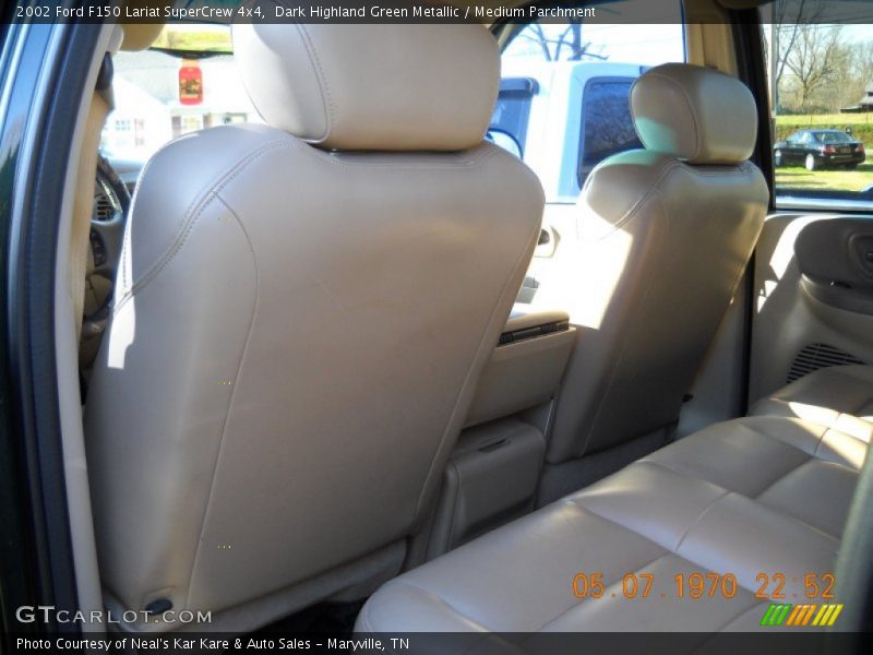Dark Highland Green Metallic / Medium Parchment 2002 Ford F150 Lariat SuperCrew 4x4