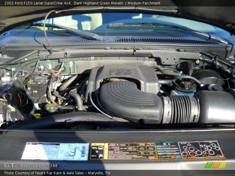 Dark Highland Green Metallic / Medium Parchment 2002 Ford F150 Lariat SuperCrew 4x4
