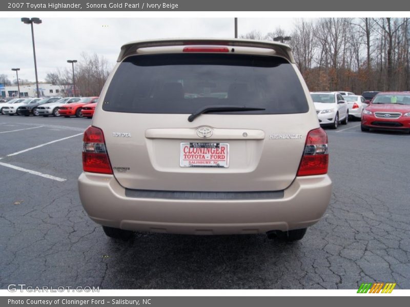 Sonora Gold Pearl / Ivory Beige 2007 Toyota Highlander