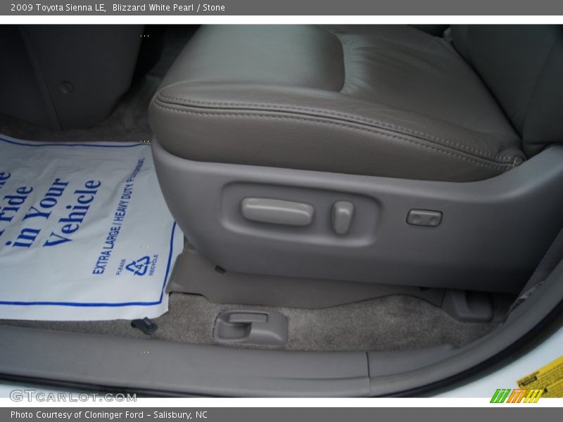 Blizzard White Pearl / Stone 2009 Toyota Sienna LE