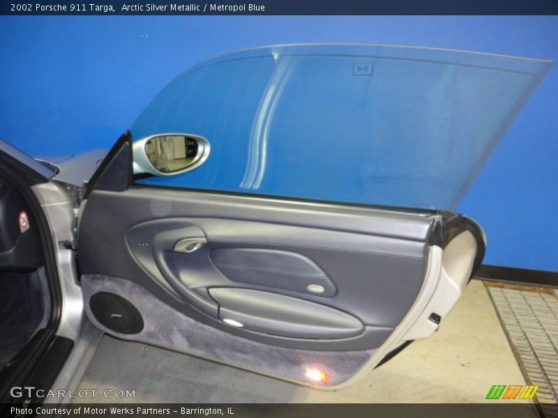 Arctic Silver Metallic / Metropol Blue 2002 Porsche 911 Targa