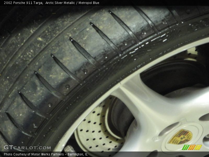 Arctic Silver Metallic / Metropol Blue 2002 Porsche 911 Targa