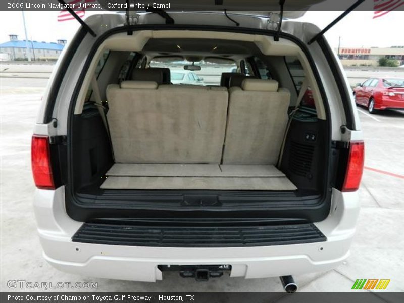 Oxford White / Camel 2006 Lincoln Navigator Ultimate