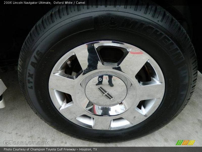 Oxford White / Camel 2006 Lincoln Navigator Ultimate