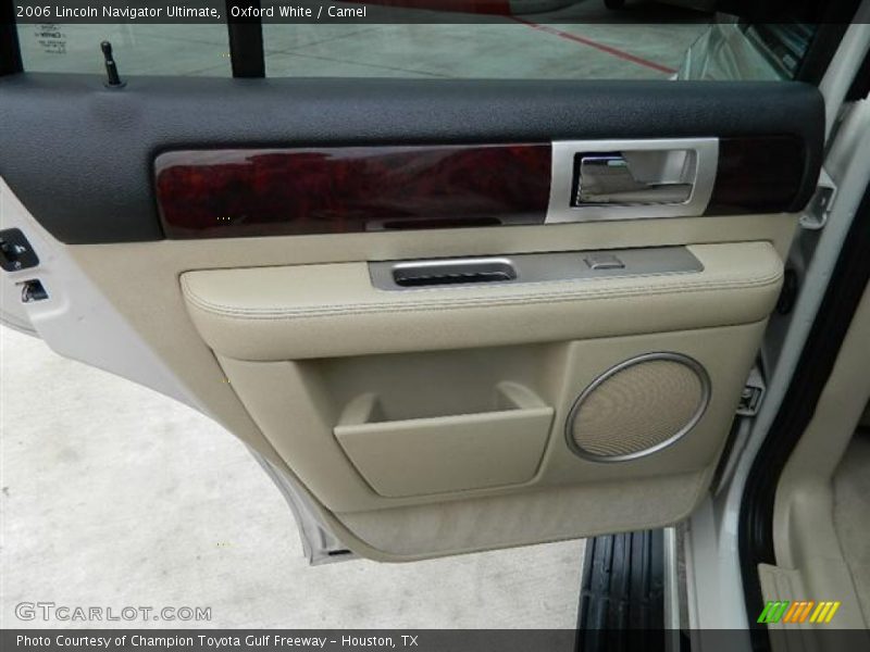 Oxford White / Camel 2006 Lincoln Navigator Ultimate