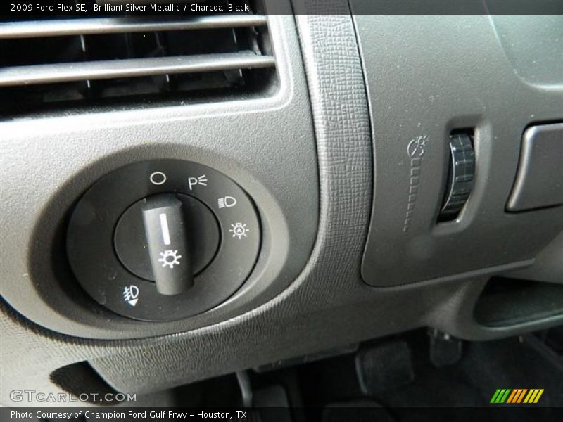 Brilliant Silver Metallic / Charcoal Black 2009 Ford Flex SE