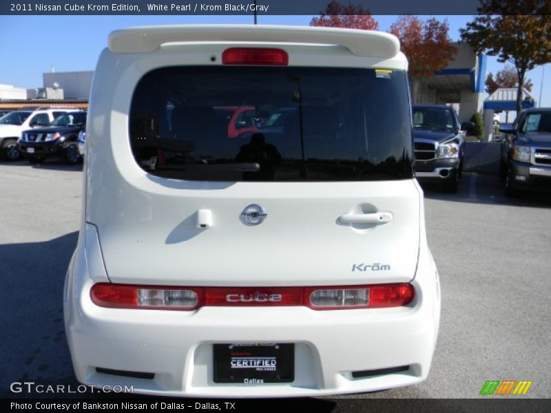 White Pearl / Krom Black/Gray 2011 Nissan Cube Krom Edition