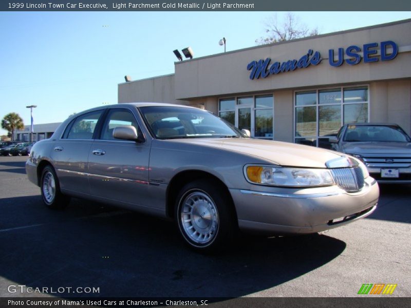 Light Parchment Gold Metallic / Light Parchment 1999 Lincoln Town Car Executive
