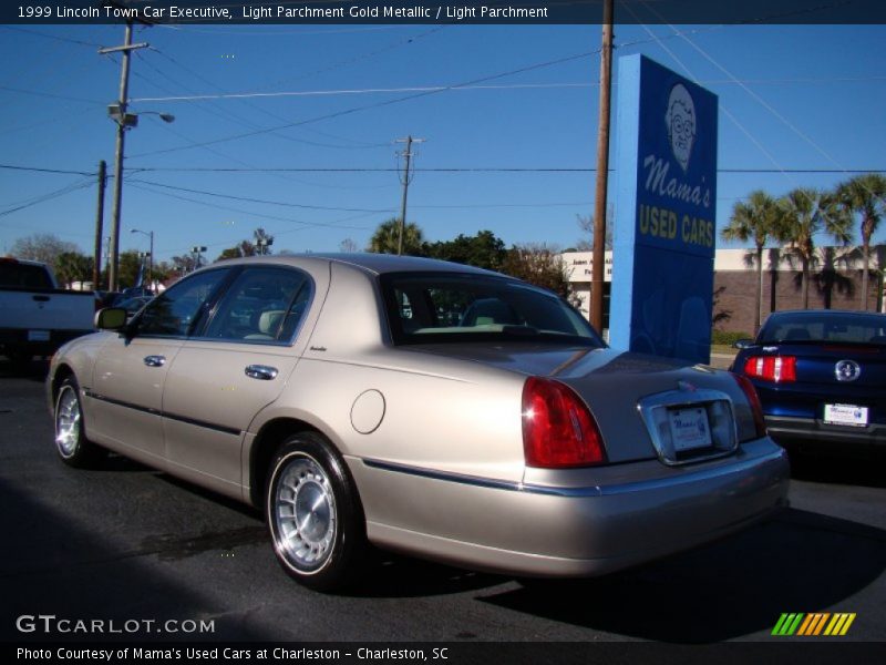Light Parchment Gold Metallic / Light Parchment 1999 Lincoln Town Car Executive
