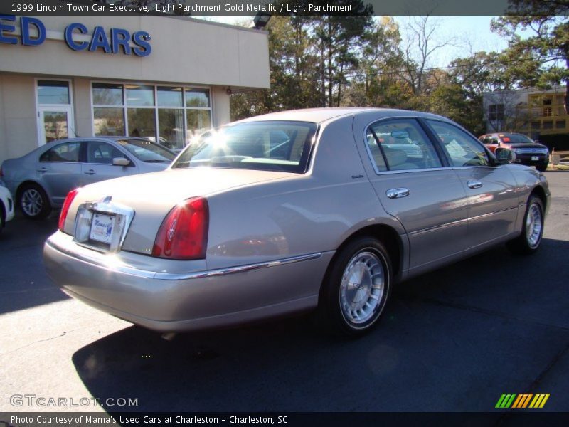Light Parchment Gold Metallic / Light Parchment 1999 Lincoln Town Car Executive