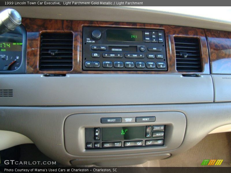 Controls of 1999 Town Car Executive