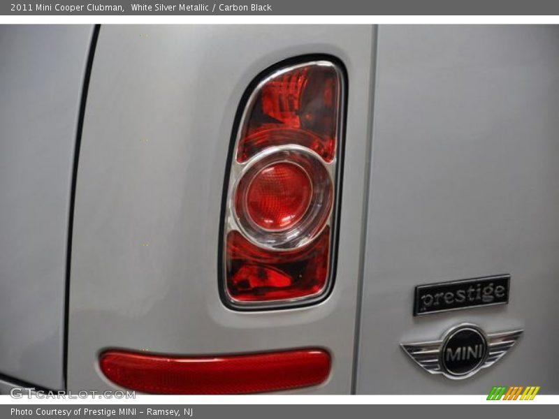 White Silver Metallic / Carbon Black 2011 Mini Cooper Clubman