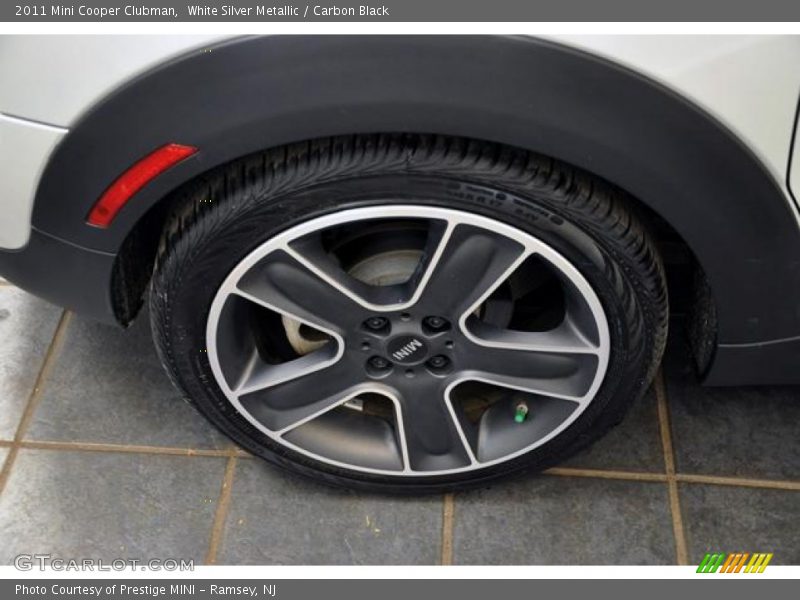 White Silver Metallic / Carbon Black 2011 Mini Cooper Clubman