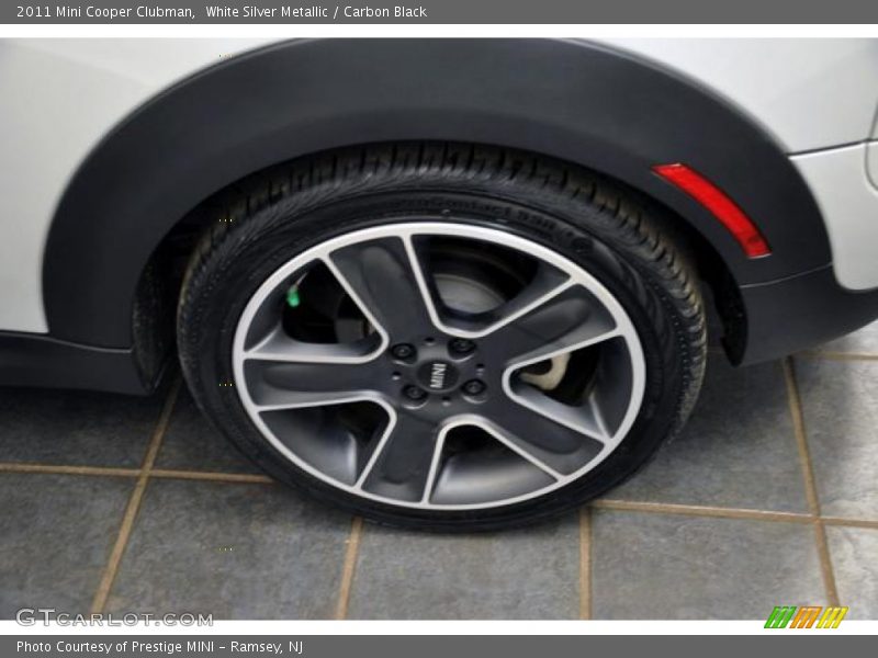 White Silver Metallic / Carbon Black 2011 Mini Cooper Clubman