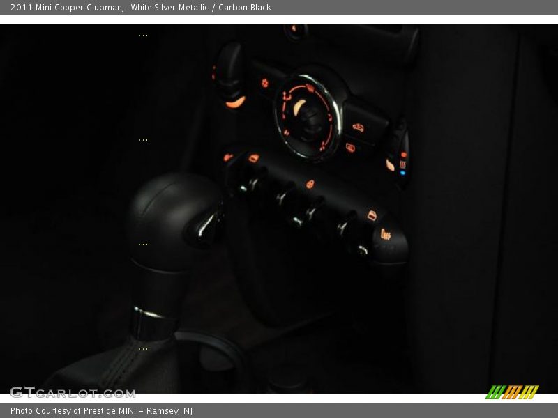White Silver Metallic / Carbon Black 2011 Mini Cooper Clubman