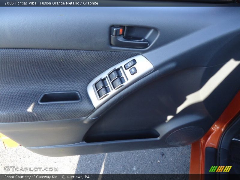 Fusion Orange Metallic / Graphite 2005 Pontiac Vibe