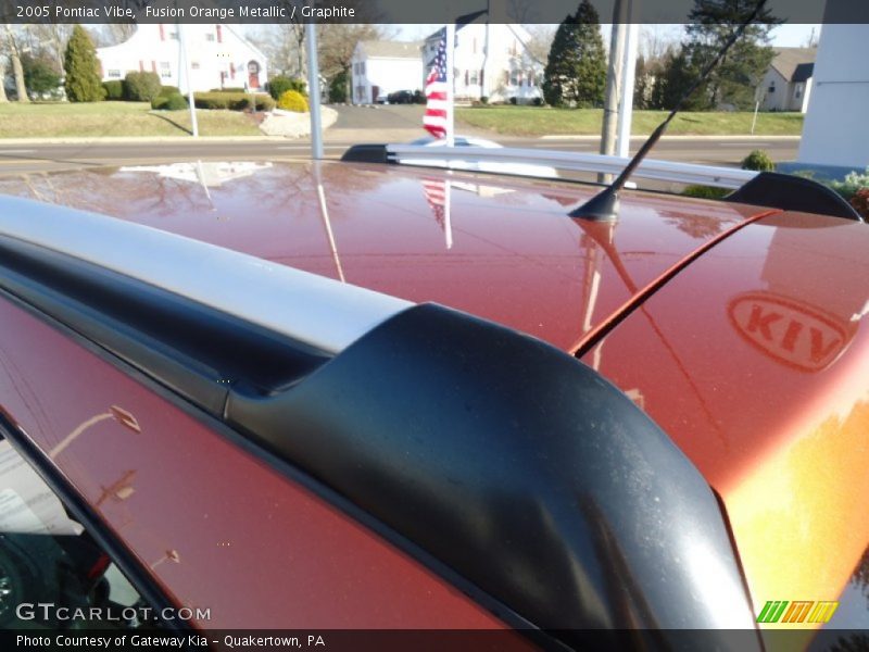 Fusion Orange Metallic / Graphite 2005 Pontiac Vibe