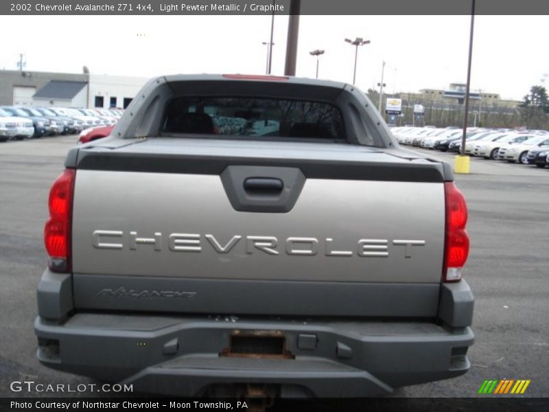Light Pewter Metallic / Graphite 2002 Chevrolet Avalanche Z71 4x4