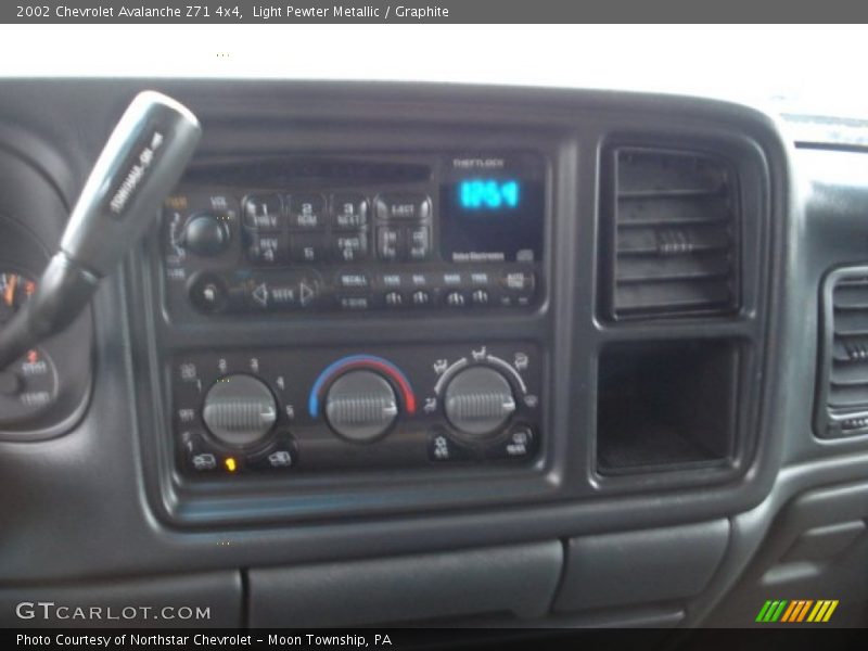 Light Pewter Metallic / Graphite 2002 Chevrolet Avalanche Z71 4x4