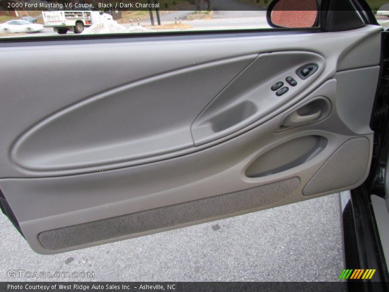 Black / Dark Charcoal 2000 Ford Mustang V6 Coupe
