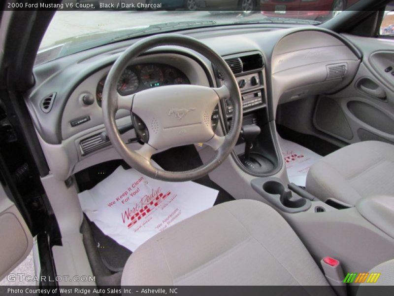 Black / Dark Charcoal 2000 Ford Mustang V6 Coupe