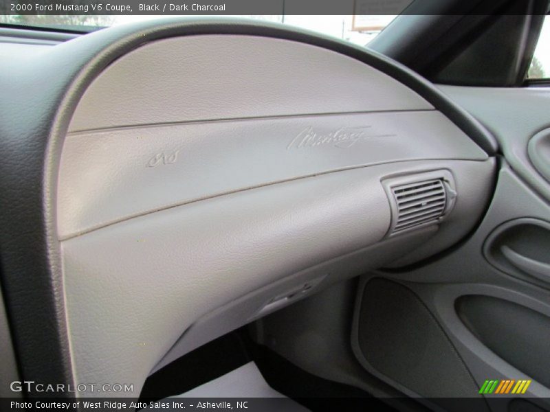 Black / Dark Charcoal 2000 Ford Mustang V6 Coupe