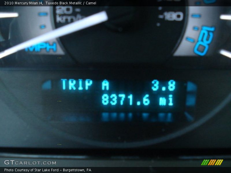 Tuxedo Black Metallic / Camel 2010 Mercury Milan I4