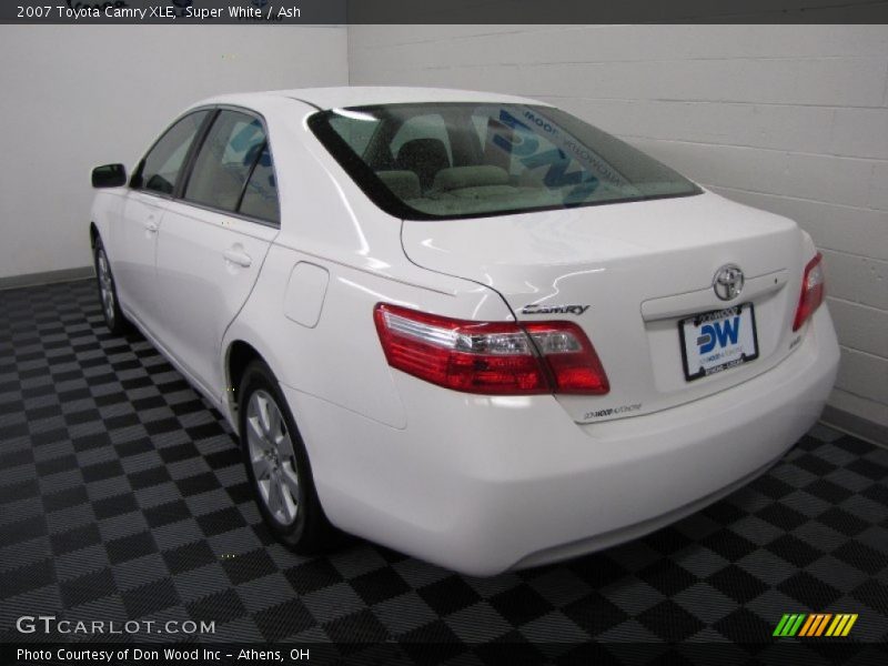 Super White / Ash 2007 Toyota Camry XLE