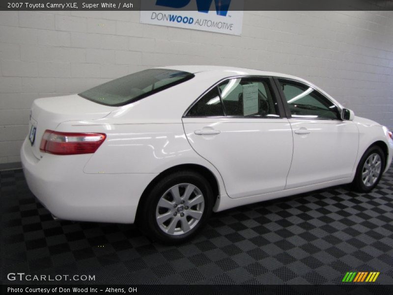 Super White / Ash 2007 Toyota Camry XLE