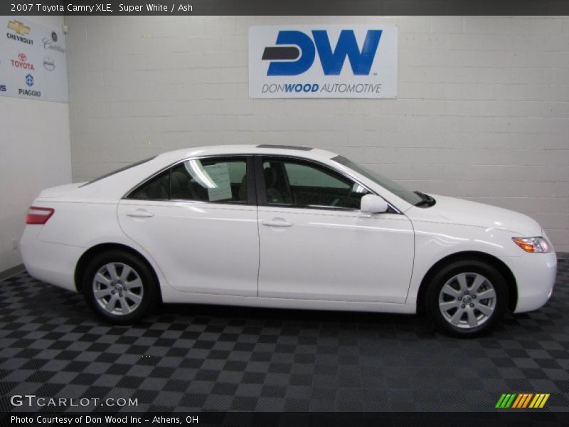 Super White / Ash 2007 Toyota Camry XLE