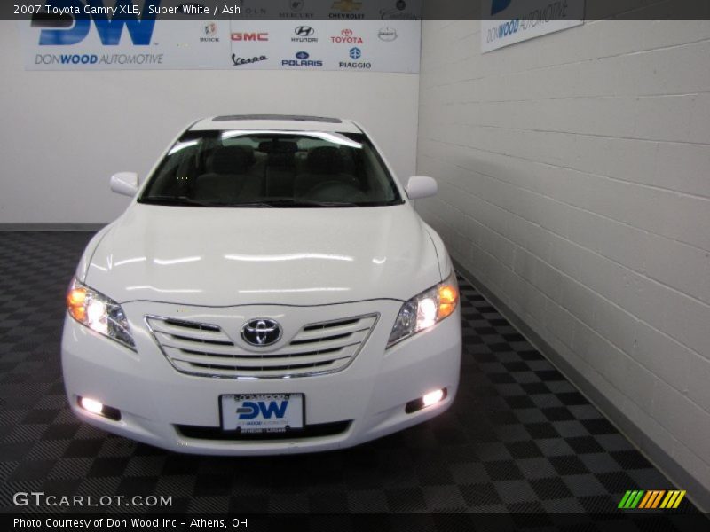 Super White / Ash 2007 Toyota Camry XLE