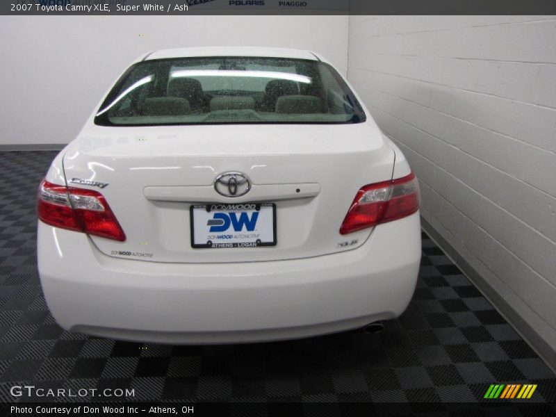 Super White / Ash 2007 Toyota Camry XLE