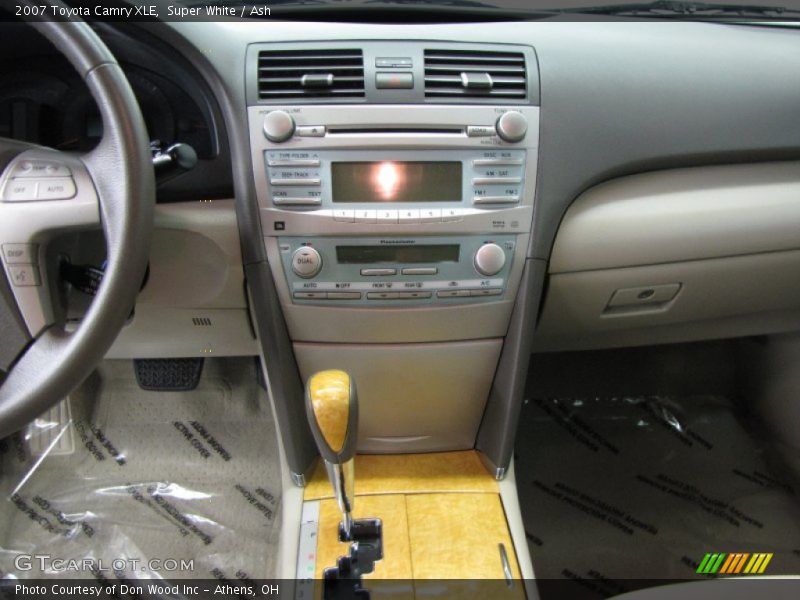 Super White / Ash 2007 Toyota Camry XLE
