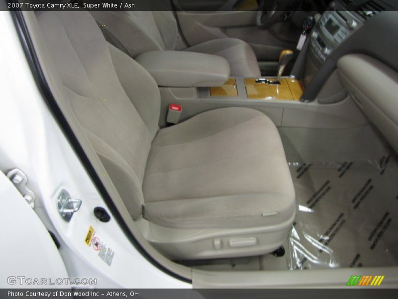 Super White / Ash 2007 Toyota Camry XLE