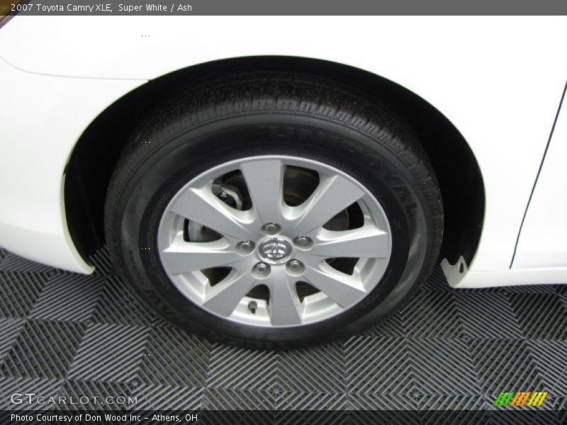 Super White / Ash 2007 Toyota Camry XLE