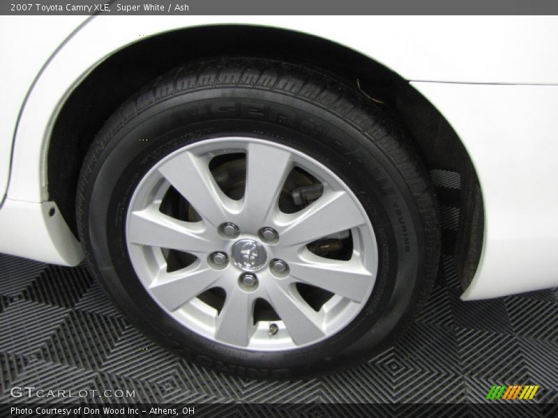 Super White / Ash 2007 Toyota Camry XLE