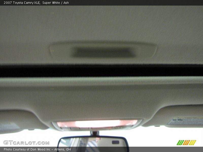 Super White / Ash 2007 Toyota Camry XLE